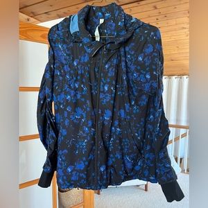 Lululemon rain resistant coat. EUC.